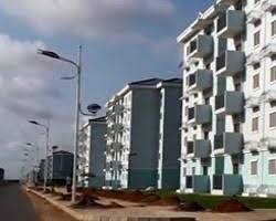 Много где пустует. Целыми поселками и городами. В Африке,Китае,США..Приходи и живи.