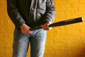 Прикольно!
 Если бы у нас мужик попытался с долгом в 150 000 фунтов стерлингов пропасть в снегу или помереть - ему мы не позволили!