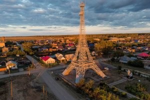 с.Париж Нагайбакского р-на Челябинской области 
Эйфелева башня
