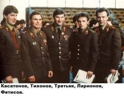 Ага,любители... Просто в СССР не было профессионального спорта и все спортсмены числились "токарями","уборщицами","лейтенантами" ..
 Исинбаева,кстати, уже майор, вроде бы..