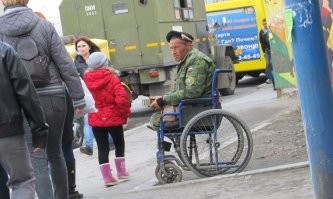 Не обязательно ставить. Коляску, вроде, нахаляву дают. Можно бухать на 3 ляма и работать на свежем воздухе