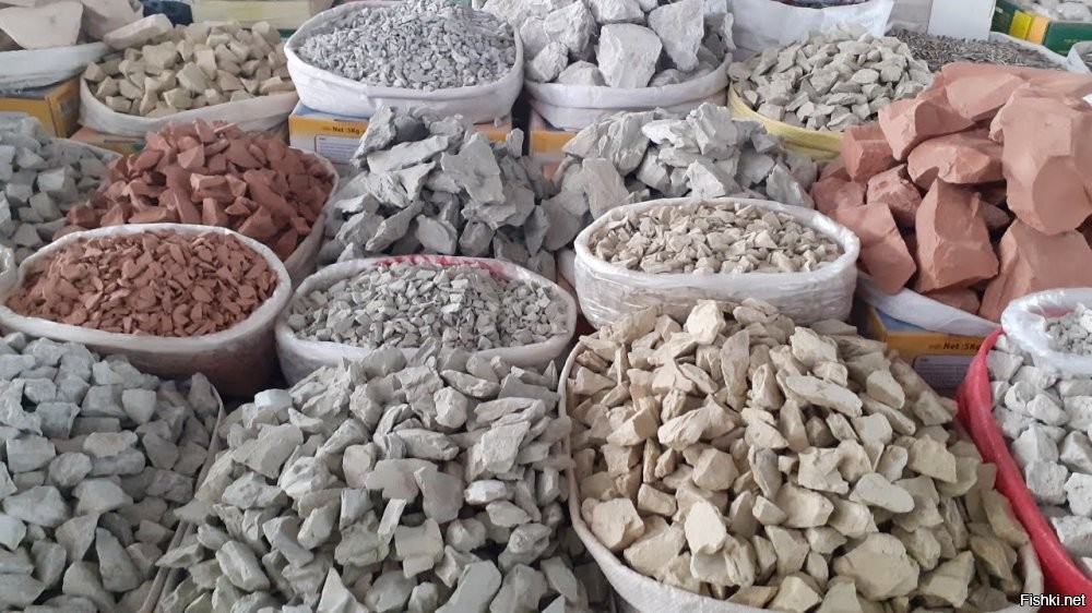 Киргизы глину едят. Фото с ошского рынка в Бишкеке...