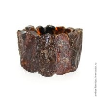 Не берите разную дешёвую ерунду с лотков и будет вам счастие. Если желаете реально хорошую вещь на долгую память, лучше брать в нормальном ювелином магазине. Или если с лотков, то необработанный, либо частично обработанный, но с человеком, который хоть немного разбирается в таких нюансах. Бывают очень недурные вещи, но и не дёшево. Вот такие например. Для меня лично вот такое даже более ценно и интереснее чем распиаренный королевский. И поверьте, смотрится очень эффектно.