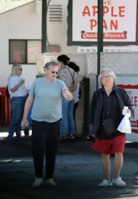 одни из последних фотографий от папарацци...