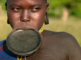 Она смотрит на него как на ...