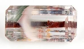 Кварц с различными включениями гораздо интереснее янтаря.