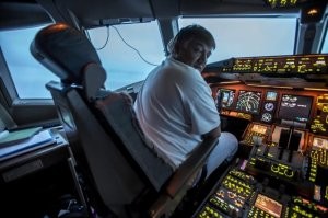 Лётчик Лёха не согласен.
Хотя это фото старое. Всё меняется. Я просто помню, что он когда-то говорил, что на дальные рейсы летал в домашнем.