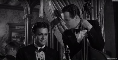 №2  Ну хорошо хоть не похоронное бюро. )))) Наверное там подают кофе... ирландский кофе, ямайский кофе? И музыканты не хуже?