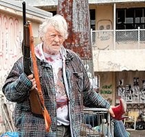 Под Калининградом бомж убедил пенсионерку в том, что он киллер и выманил у неё деньги, обещая не убивать