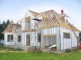 Кстати, в России каркасные дома по пиндосовской технологии набирают популярность...