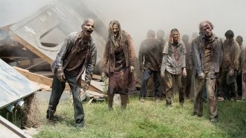 В России вспышка «ходячей пневмонии»: у больниц стоит очередь из скорых