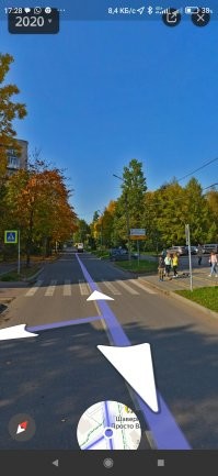 Совсем плох? Два знака указывают границы перехода между перпендикулярными линиями, проведенными от знака до противоположного края проезжей части. Вот этот переход летом.