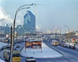 29: "Синий зуб", он же "Стекляшка". Строили строили, но так и не достроили. Пару раз там были с ребятами с универа. Мимо охраны пролезали, преимущественно вечером, чтобы добраться до верхушки с неплохим видом.