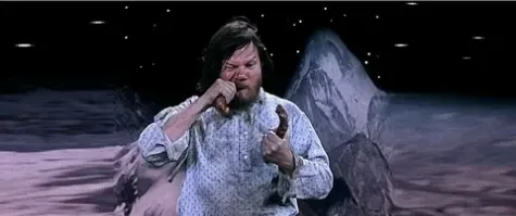 Смелый дворник в Чертаново чистил крышу без страховки