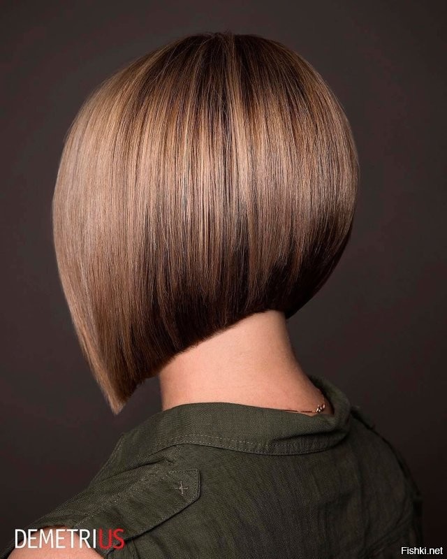 В корне не прав. Каре-средней длины причёска с прямой или удлинённой на лицо чёлкой. Волосы подстрижены по одной линии ниже уха и выше плеч. Характеризуется чётко очерченной линией волос. При выполнении стрижки «каре» применяется метод градуировки, направленной внутрь. В стрижке «ложное каре» применяется градуировка, направленная наружу, за счёт чего концы волос также загибаются наружу. Вот фото для наглядности. Бывает нескольких видов: с чёлкой, длинное, ультрокороткое и прочее. Одна общая черта характеризующая именно каре: одна сплошная линия волос и закрытое ухо, висок. ещё любимый многими нюанс: многообразие вариантов укладки одной стрижки без коррекции.
 У юной мадемуазель стрижка пикси. Тоже могут быть разными как по основной форме, так и длине. Но длина варьируется лишь у чёлки. Затылок и височная часть всегда короткие или даже выбритые. В пикси-боб создают объём ещё на макушке и затылочной части, но линия шеи всё равно ультрокороткая. Пикси очень освежает и молодит. При хорошей форме головы, ушей и шеи производит ошеломительный эффект при минимум усилий по укладке. вот последние три фото- известные красотки со стрижкой пикси.