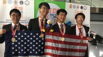 Сборные США, Канады, Китая и России, на олимпиадах по программированию\математике. (года разные). 

Сильно на глаза давит, сборная белых ворон, не быть этой стране великой Европейскою державою.

Ну и на последок, убраны флаги и подпись к последней фото, 21год, сборная по математике- угадайте страну. Подсказка- НЕ Россия.