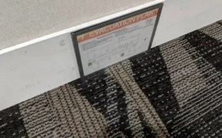 Как идея норм, но вангую...когда пожар, а ты в позе черепашки изучаешь куда валить, а в это время об тебя спотыкается толпа в панике и образуется завал...сюжет для трэшака...(не дай бог конечно)