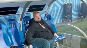 не надо смеяться, ибо эндокринка может превратить стройного некогда человека - в бочку на ножках. Пример? Пожалуйста! Василий Уткин