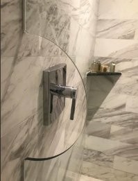 Зачем включать воду не заходя в душ?