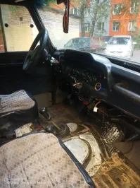 Тогда перечитайте текст и постарайтесь понять следующие:
Пять циферблатов "Виллиса" и "УАЗ-469", в купе с железной "торпедой", железным полом и сидениями из грубого дермантина, а так же прочными железными и железоэбонитовыми рулями, практичнее убогого интерьера "Хантера", с выгарающей и деформирующей торпедой, гнущимся рулем, рвущимися, тканевыми сидениями и гниющими ковролином,минватой и резиной, которыми "звукоизолирован" пол! Я помню, как в детсве мыли кабину дядькиного 469-го из шланга, потом открывали двери и сушили на солнце! Процесс занимал 15 мин.