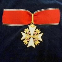 Это можно легко выяснить берете выпуск грузовика Опель Блиц с 33 -45гг.
Короткая справка для ленивых Опель с 1925 года принадлежит GM.
 А вы не знаете за что в честь 75-летия Форда фюрер наградил юбиляра высшей наградой Третьего Рейха для иностранцев - «Большим крестом Немецкого Орла»?
Жирная награда ни за что