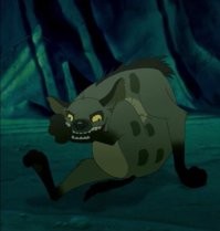 Доберман пытался поймать свою лапу