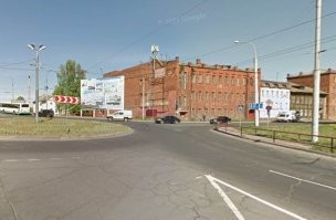 Нормальные дороги в Рыбинске. Тетка просто не заметила круга на круговом перекрестке.