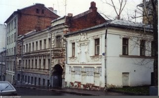 27-е фото - белое зданьице на переднем плане - древнейшее сохранившееся здание Москвы. К слову.