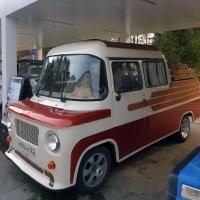 ЕРАЗ что ли?
В детстве у двоюродного в деревне бывал на каникулах. Там на таком директор совхоза ездил иногда Они там его еразик-истребитель называли, водитель шустрый был