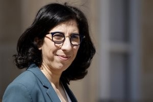 Вот это лицо, ответственное за "отмену" Депардье.
Рима Абдул-Малак, уроженка Бейрута. 
Министр Культуры во Франции с 2022 года и ее программа "Смена караула", суть которой "отмена белой Франции". На посты в министерстве назначаются люди по цвету кожи и расе. То есть НЕ белые. Независимо от компетенций человека. Об этом декларируется открыто, это её почти "официальная программа".