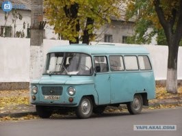 Из-за некоторой схожести перепутал, с тем что на первом фото, давно же было. 
И, кстати, то, что на втором, я тоже с детства считал ЕРАЗом, сейчас только узнал, что это была Польша
Это великая дыра в моих знаниях об автомобильной промышленности СССР и соцстран, все таки батя тогда За рулем выписывал, я тоже читал обычно почти все, ну... кроме вступительной партийнохвалебной статьи, коими положено было начинать любой журнал любой направленности в 70-е, 80-е.