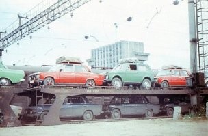 А стекло у Нивы хулиганы камнем расфигачили.