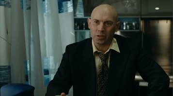 Нет, Киркоров мне не нравится. Слащавый он какой-то, подкрашенный весь, подпудренный как баба... Весь такой... Одно слово   румын.
  Так он болгарин...
  Да?! А какая разница...