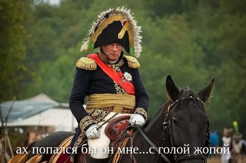 "Вон там этот чел с голой жо": житель Петербурга устроил обнажённый перфоманс на водосточной трубе