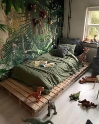 В спальне ребёнка? Не понял, эт чё такое? Для развития детской фантазии во сне?