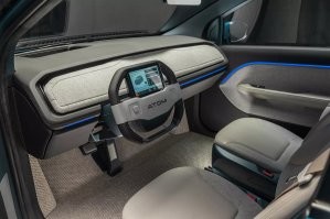 Да уж... разница очевидна...
Интересно, тот кто творил дизайн Атома хотя б раз за рулём сидел?