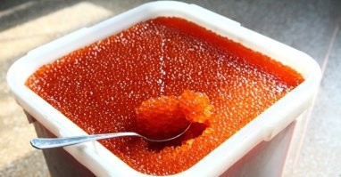 Себе наверное рыбовые яйца подогнал...