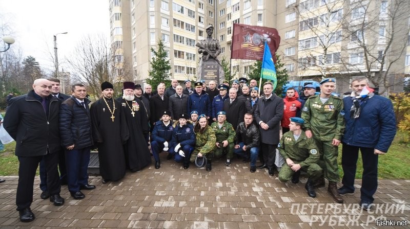 5 ноября в моём городе Сертолово открыт памятник Герою России гвардии лейтенанту Дмитрию Кожемякину.