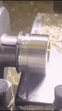 Как это он грани нарезал на токарном станке?!