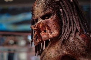 Теперь ясно почему у хищника такая причёскаска.