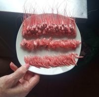 Если креветки такого размера или мельче, я их съедаю целиком. )