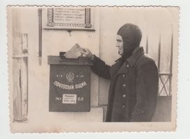 Журнал, это журнал, а люди фотографировались и фотокорреспонденты газет часто использовали такую локацию.
Сейчас, это исключительно рекламное фото.