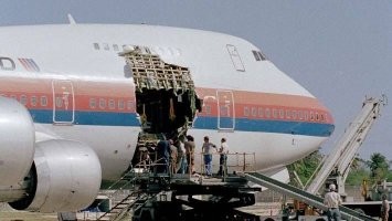 пусть и из фольги, но он остался цел. Последствия такой декомпрессии бывают более разрушительны