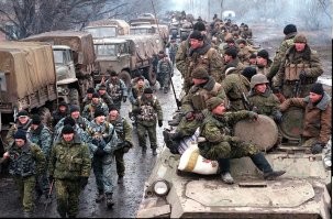 1995-й вот так в памяти отложился, фото оттуда не интересные, больше страшные.
А страна да, веселилась...
Хорошо, хоть сейчас по другому, не стыдно перед ребятами, что там в окопах.