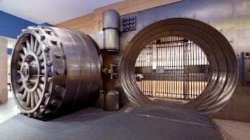сейф дедушки в подполе