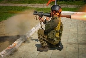 Зачем за ними гоняться, зачем таких ... ловить?