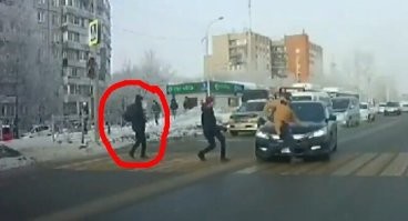 Ну почему сразу крыса. Просто подобрал, чтобы потом вернуть. Он же один из этих трёх торопыг.