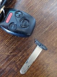 Не вижу проблемы. У меня даже хуже было. Раздавило корпус 
Подносишь корпус с иммобилайзером к замку,  личинкой заводишь и едешь.