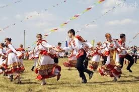 Тогда это называлось "хороводы"..