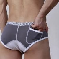 Удобная штука,когда ночью идешь на балкон перекурить. Говорят,можно ещё деньги прятать в поездках..